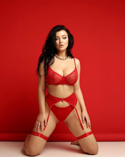 Индивидуалка СПб Диана  Брюнетка c 3 размером груди у метро Василеостровская Санкт-Петербург Фото-4